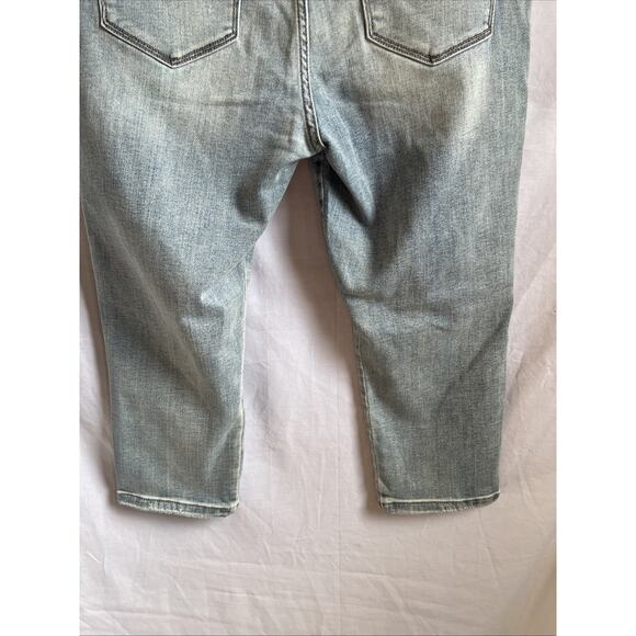Women’s Size 31x21 KanCan Capri High Rise Distressed Light Wash Jeans NWT - Picture 10 of 15